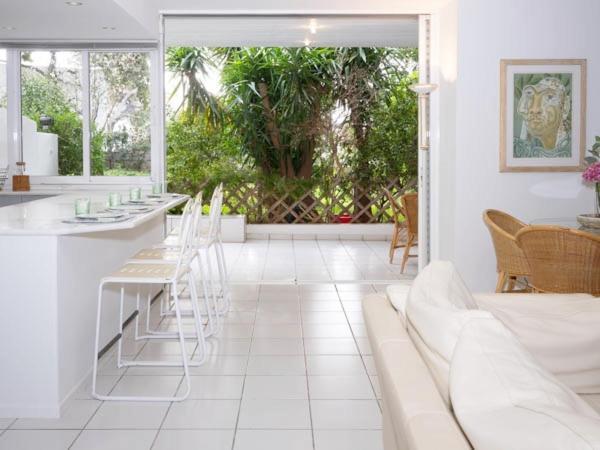 Vouliagmeni'S Secret Garden Near The Sea Apartamento Atenas Exterior foto