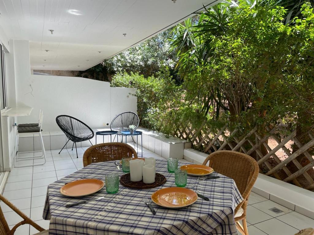Vouliagmeni'S Secret Garden Near The Sea Apartamento Atenas Exterior foto
